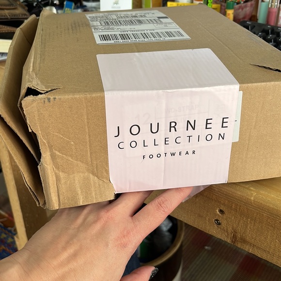 NIB-NWT Journee Collection Footwear - Picture 8 of 8